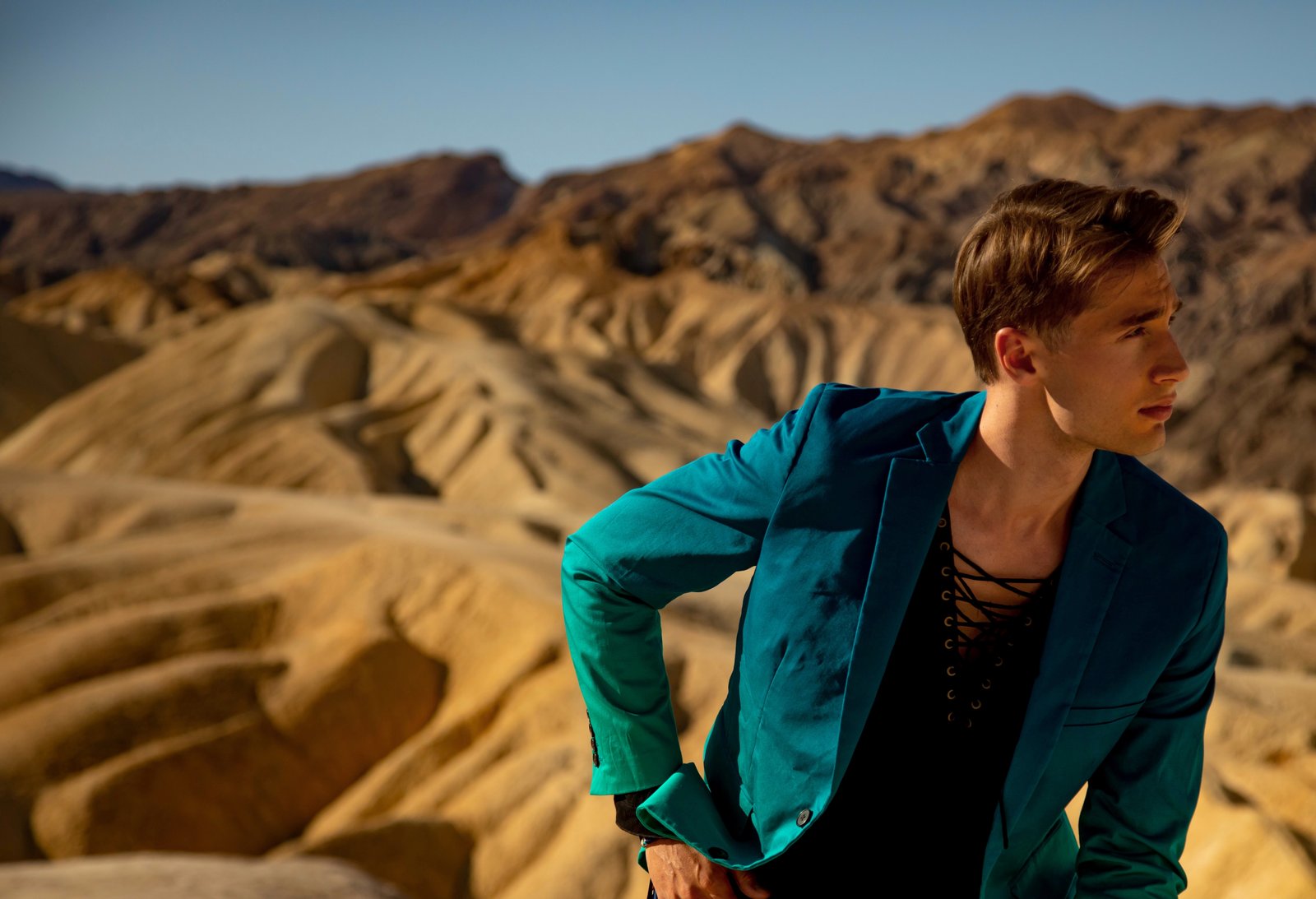L'Officiel Lithuania — Death Valley, blazer turquoise